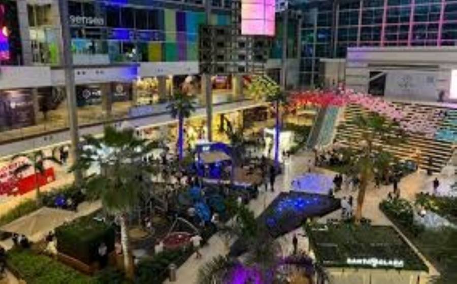 Colapso en centro comercial de San Pedro Garza García deja cinco heridos tras fuertes lluvias