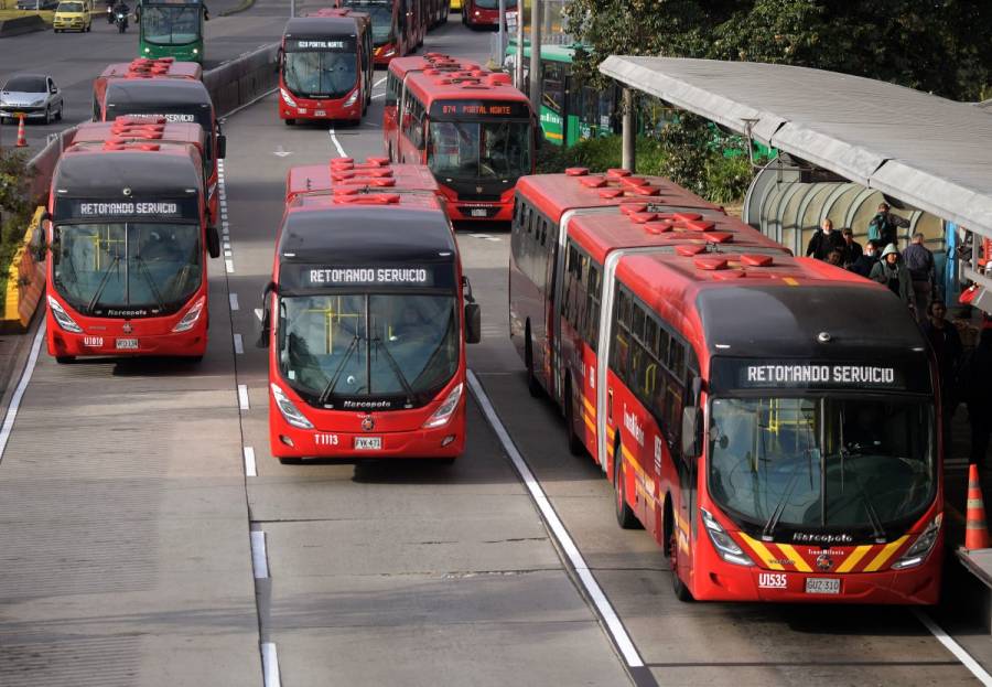 Estudiantes de Bogot&aacute; retoman clases presenciales tras paro camionero