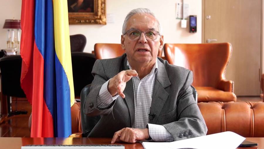 Atentan más contra la inflación los bloqueos del paro camionero que el aumento del diésel: MinHacienda