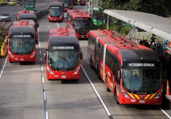 Estudiantes de Bogot&aacute; retoman clases presenciales tras paro camionero