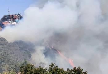 Gran incendio forestal afecta a Vista Hermosa y Pichind&eacute; en Cali