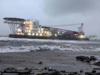 Embarcaci&oacute;n Tog Mor encalla en Veracruz debido a fuerte oleaje