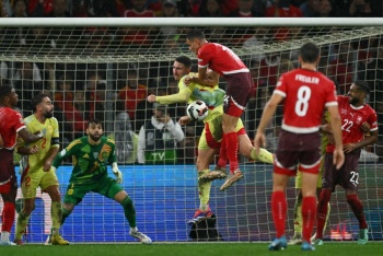 Espa&ntilde;a deja su sello en Suiza con una goleada en inferioridad num&eacute;rica