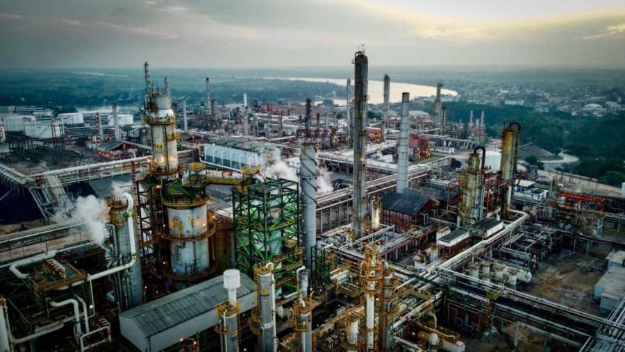 Los futuros del petróleo se recuperan levemente por amenaza de Huracán en el Golfo de México