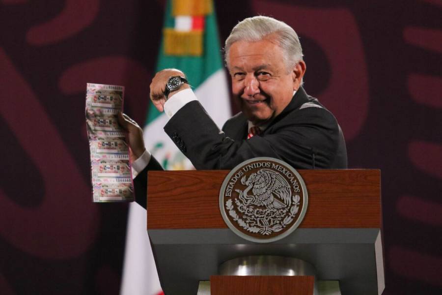 Premio mayor por 50 mdp, anuncia AMLO; también rifará su reloj entre reporteros