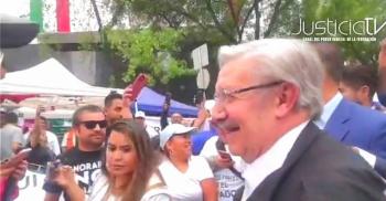 Ministro Aguilar visita plant&oacute;n frente al Senado; magistrados se&ntilde;alan que se requiere mayoria calificada en reforma