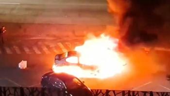 Abandonan cad&aacute;ver en hielera e incendian veh&iacute;culo frente al C5