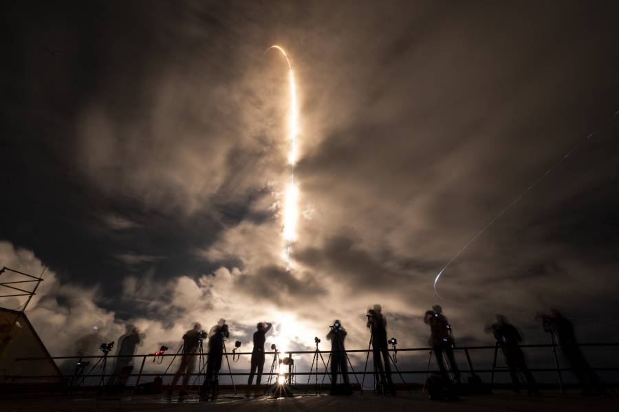 Sin problemas inicia misión de SpaceX que hará primer paseo espacial privado