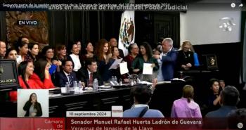 Oposici&oacute;n toma la tribuna del Senado en protesta contra la reforma judicial