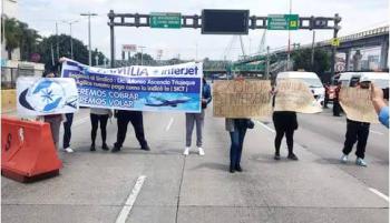 Protesta de ex trabajadores de Interjet bloquea Circuito Interior