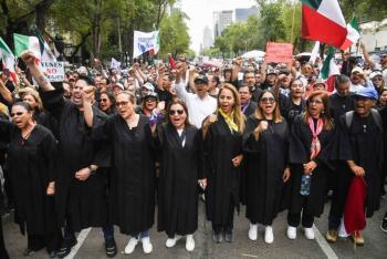 Contin&uacute;an las protestas en M&eacute;xico por la reforma judicial propuesta por AMLO