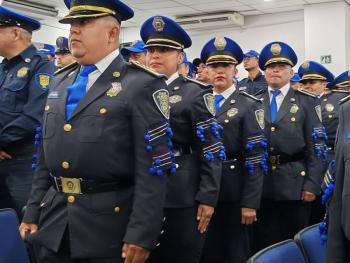 Entrega SEMUJERES a la polic&iacute;a auxiliar distintivo de igualdad entre mujeres y hombres
