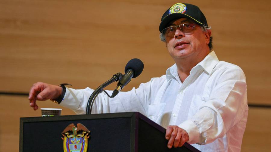 Petro denuncia que se viene fraguando un golpe de Estado ‘a la colombiana’