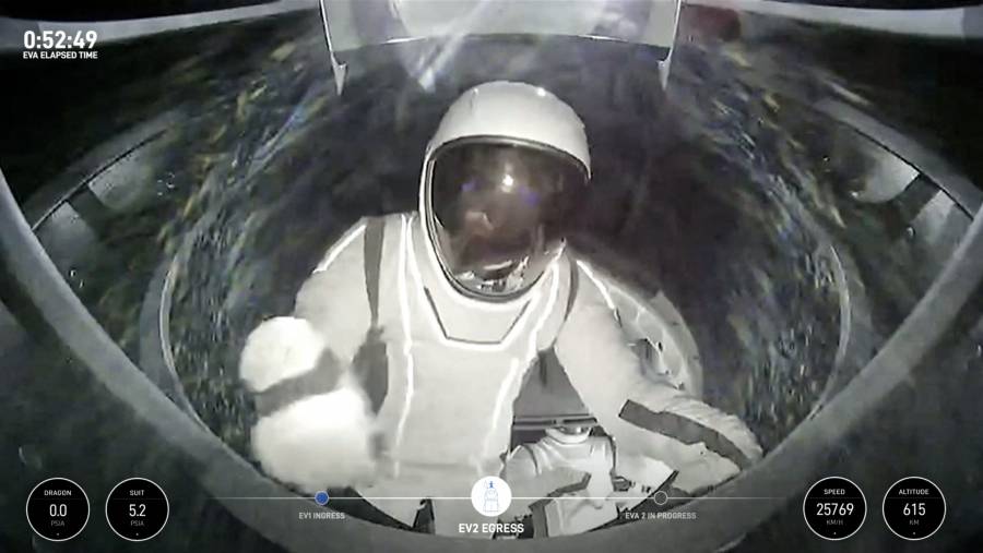 SpaceX hace historia con la primera caminata espacial privada