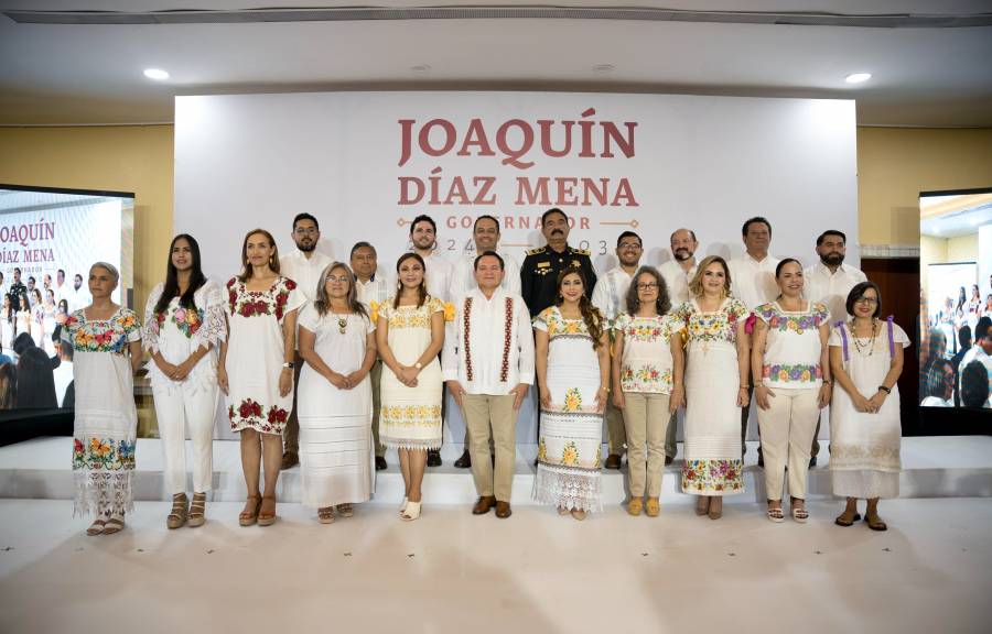 Joaquín Díaz Mena presenta su gabinete en Yucatán