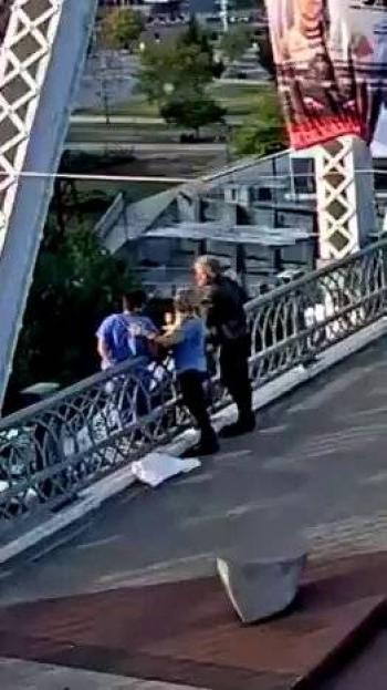 Jon Bon Jovi ayuda a evitar un intento de suicidio en un puente de Nashville