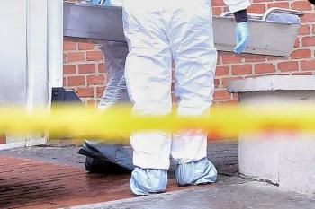 Mujer de Chinatown es baleada al defender a su familia de un asalto