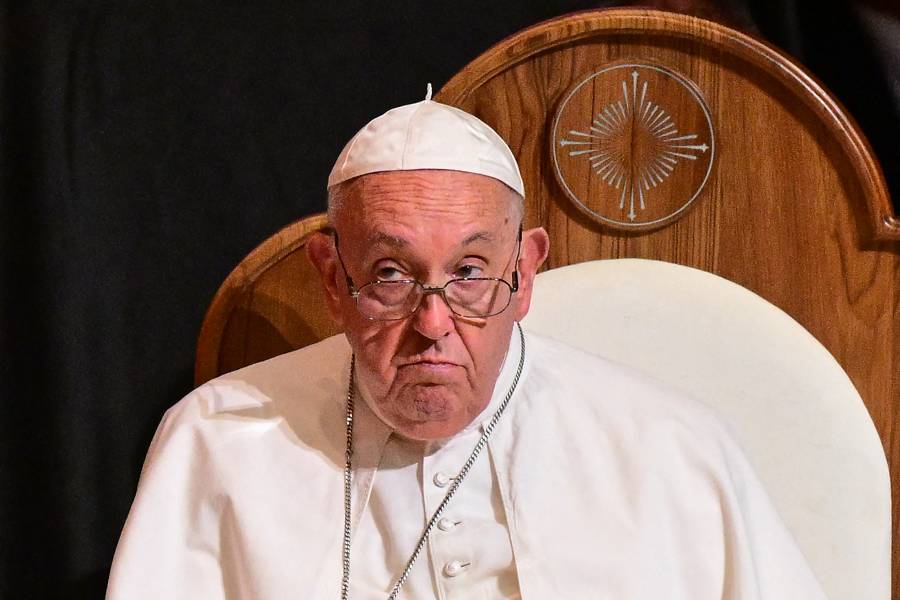 El Papa dice que Trump, que es antiinmigrante, y Harris, defensora del derecho al aborto, están 