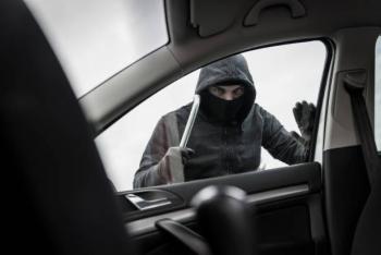 En parque Lleras ladr&oacute;n hurta autom&oacute;vil