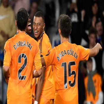 Real Madrid, aliado con los postes, gana con goles de Vinicius y Mbapp&eacute; de penal