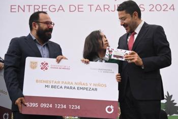 Entrega Batres tarjetas de 