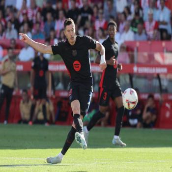 El l&iacute;der Barca prolonga su racha en Girona, Atl&eacute;tico resiste a cuatro puntos