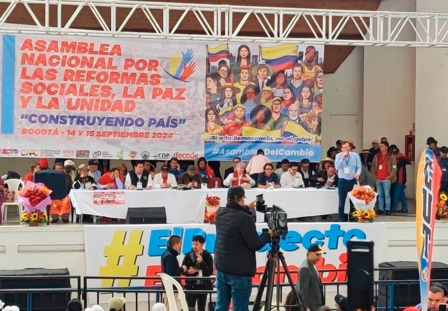 Gustavo Petro asiste a la Asamblea Nacional Popular