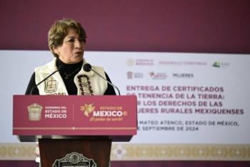 Benefician a mujeres rurales: Delfina G&oacute;mez entrega 600 certificados de tenencia de tierra
