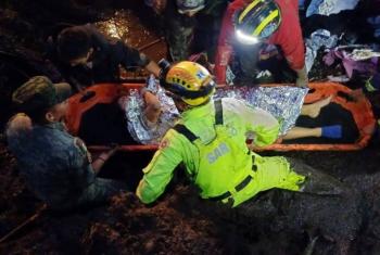 Rescatistas de la Cruz Roja Mexicana act&uacute;an en las zonas afectadas en Jilotzingo