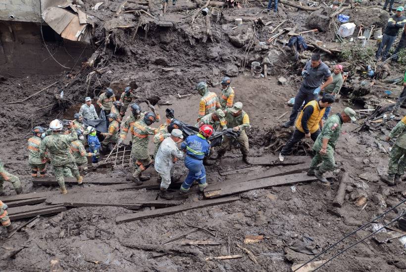 Suman 9 personas fallecidas por deslave en Jilotzingo; refuerzan labores de rescate