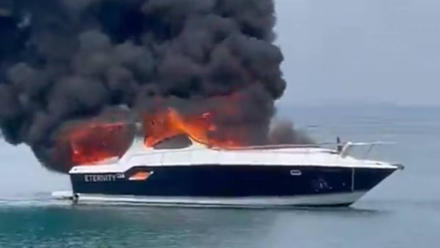 Yate se incendia en Islas del Rosario: turistas logran escapar ilesos