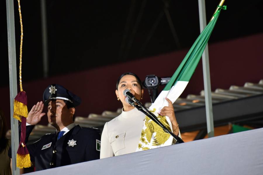 Por primera vez en la historia de Nezahualcóyotl una mujer encabeza el Grito de Independencia y desfile conmemorativo