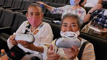 Entrega Autoridad del Centro Hist&oacute;rico lentes gratuitos a poblaci&oacute;n vulnerable