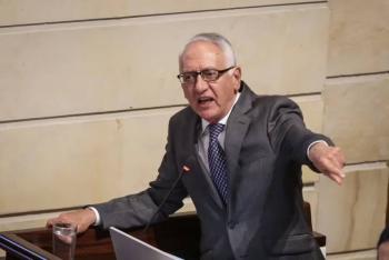 Ministro de Salud estall&oacute; por cr&iacute;ticas tras p&eacute;rdida de vacunas contra la viruela del mono: “No se puede especular”