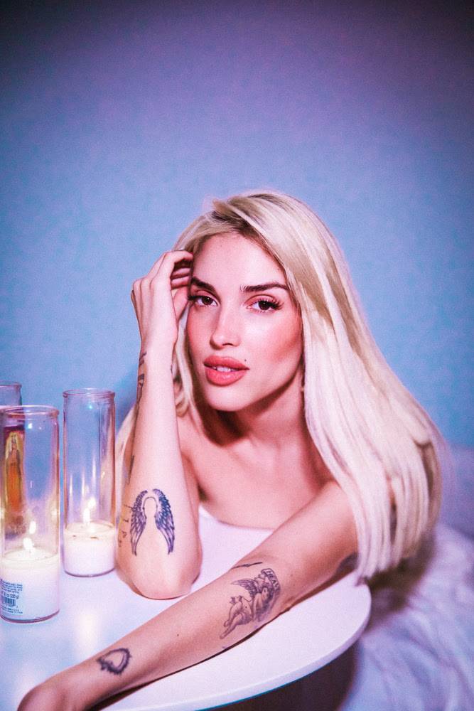 Elena Rose brilla con tres nominaciones en los Latin Grammy 2024