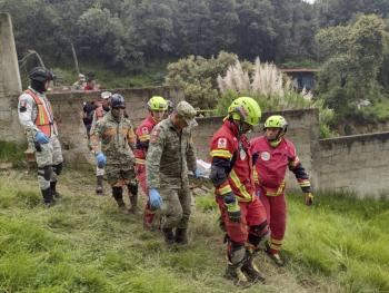 Suman 10 muertos por deslave en cerro de Jilotzingo