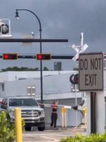 Accidente en Florida: Tren de Brightline impacta veh&iacute;culo en Broward