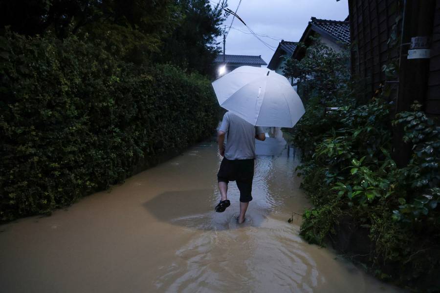 Un muerto y siete desaparecidos por las fuertes lluvias que provocan inundaciones en el centro de Japón