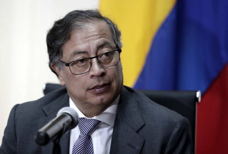 Petro afirma no presionar a magistrados y se justifica 