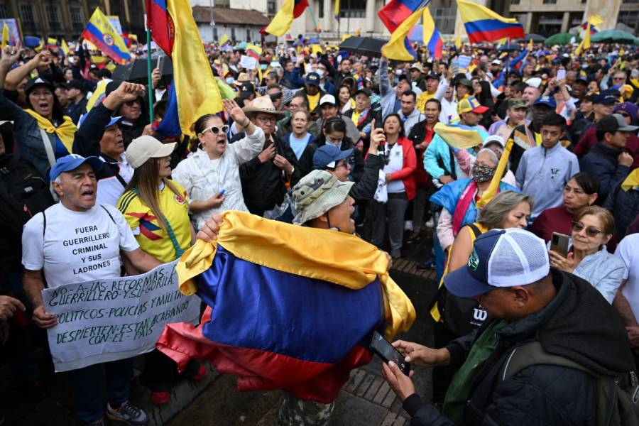 Protestas Pacíficas en Colombia Contra las Medidas del Gobierno de Gustavo Petro