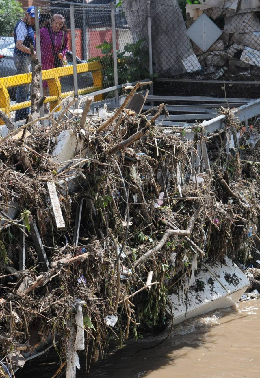 Ecatepec retira m&aacute;s de 3,500 toneladas de escombros y basura tras fuertes lluvias