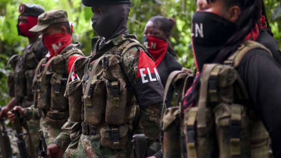 “El gobierno cometi&oacute; un error en debilitar a las Fuerzas Militares y d&aacute;ndole la mano a las guerrillas”: ex viceministro de defensa de Colombia