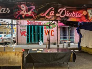 Desmantelan 243 cheler&iacute;as en la CDMX en operativos de reordenamiento de la v&iacute;a p&uacute;blica