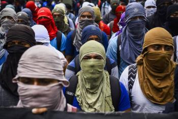 Normalistas lanzan consignas contra las autoridades federales a 10 a&ntilde;os del caso Ayotzinapa