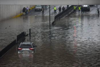 Lluvias torrenciales generan inundaciones y fallas el&eacute;ctricas en Toluca