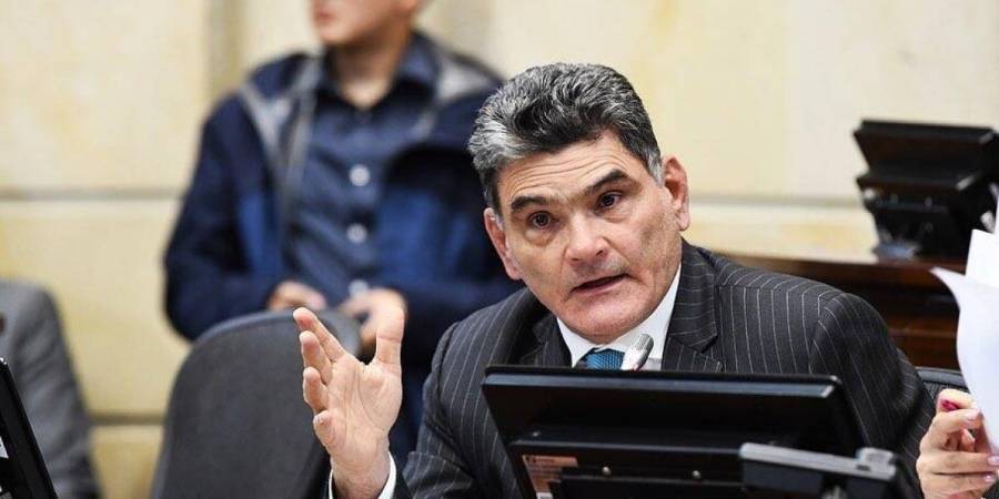 Gregorio Eljach renuncia a la Secretar&iacute;a del Senado para postularse como Procurador General de la Naci&oacute;n