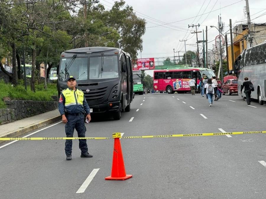 Habitantes de Álvaro Obregón bloquean circulación por desabasto de agua