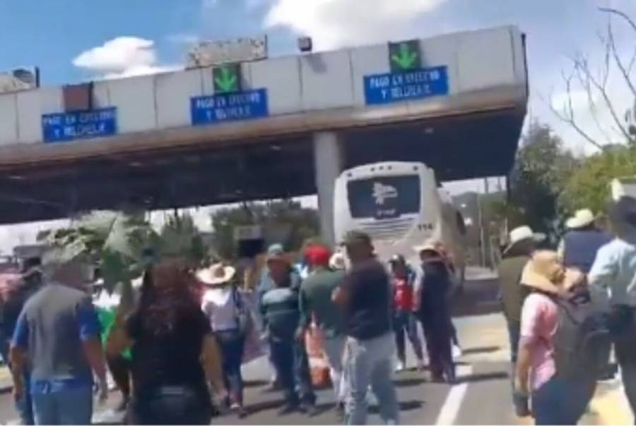 Agricultores de Teotihuacán bloquean la autopista México-Pirámides en Ecatepec