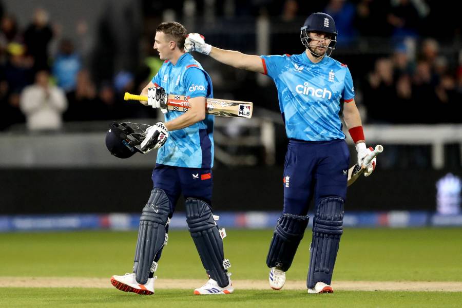 Brook, el h&eacute;roe de los cien a&ntilde;os, mantiene con vida a Inglaterra en la serie ODI de Australia