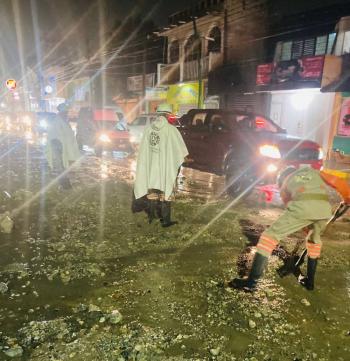 Tormenta “John” causa derrumbes e inundaciones en Chiapas